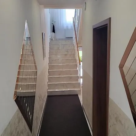 招待所 詹卡家庭旅馆 布尔诺