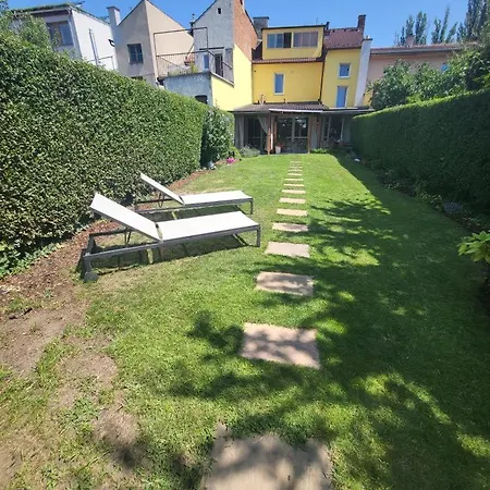 詹卡家庭旅馆 3*